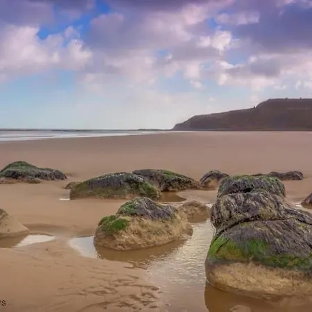 Our House - Part Of The The Bay Village With Pool, Gym And Direct Access, Pub, Restaurant, Tennis And Meadows Walks *