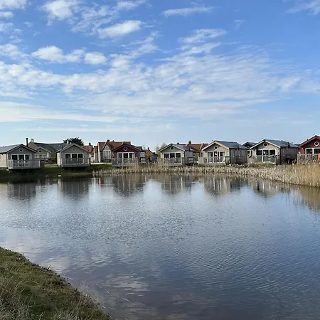 Our House - Part Of The The Bay Village With Pool, Gym And Direct Access, Pub, Restaurant, Tennis And Meadows Walks Dom wakacyjny