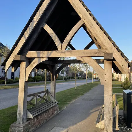 Dom wakacyjny Our House - Part Of The The Bay Village With Pool, Gym And Direct Access, Pub, Restaurant, Tennis And Meadows Walks *