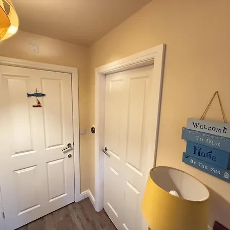 Our House - Part Of The The Bay Village With Pool, Gym And Direct Access, Pub, Restaurant, Tennis And Meadows Walks Dom wakacyjny *