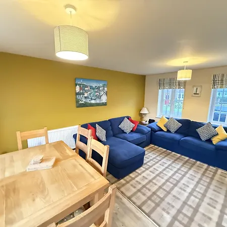 Our House - Part Of The The Bay Village With Pool, Gym And Direct Access, Pub, Restaurant, Tennis And Meadows Walks Filey