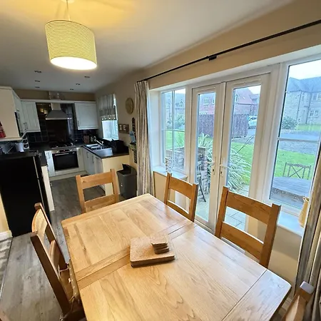 Our House - Part Of The The Bay Village With Pool, Gym And Direct Access, Pub, Restaurant, Tennis And Meadows Walks * Filey