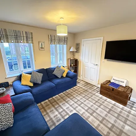 Our House - Part Of The The Bay Village With Pool, Gym And Direct Access, Pub, Restaurant, Tennis And Meadows Walks Dom wakacyjny *