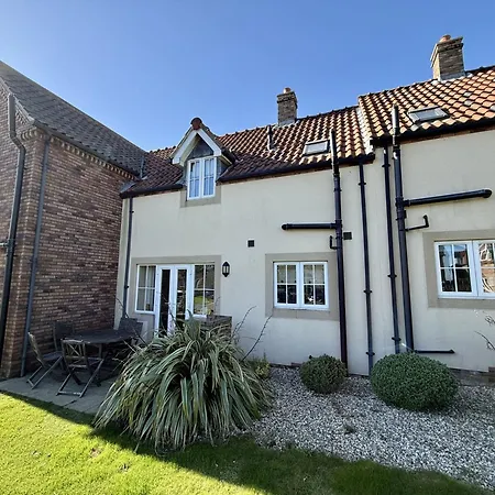 Our House - Part Of The The Bay Village With Pool, Gym And Direct Access, Pub, Restaurant, Tennis And Meadows Walks *