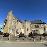 Our House - Part Of The The Bay Village With Pool, Gym And Direct Access, Pub, Restaurant, Tennis And Meadows Walks Holiday home *