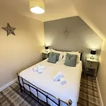 Casa vacanze Our House - Part Of The The Bay Village With Pool, Gym And Direct Access, Pub, Restaurant, Tennis And Meadows Walks