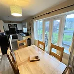 Our House - Part Of The The Bay Village With Pool, Gym And Direct Access, Pub, Restaurant, Tennis And Meadows Walks * Filey