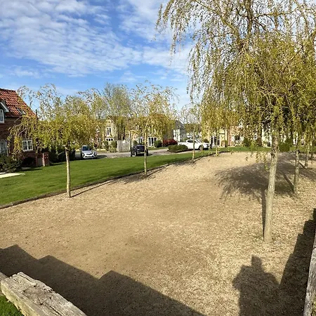 Our House - Part Of The The Bay Village With Pool, Gym And Direct Access, Pub, Restaurant, Tennis And Meadows Walks 펜션 *