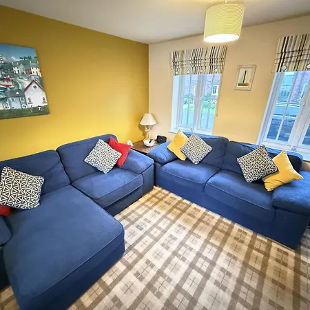 Our House - Part Of The The Bay Village With Pool, Gym And Direct Access, Pub, Restaurant, Tennis And Meadows Walks